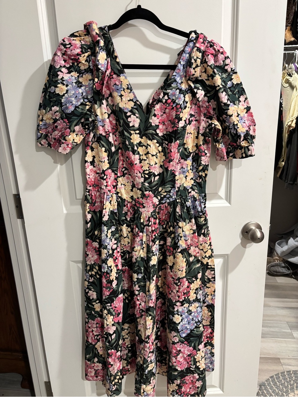 Vintage Country Romance Floral V-Neck Puff Sleeve Dress in Multi-Color With Bows